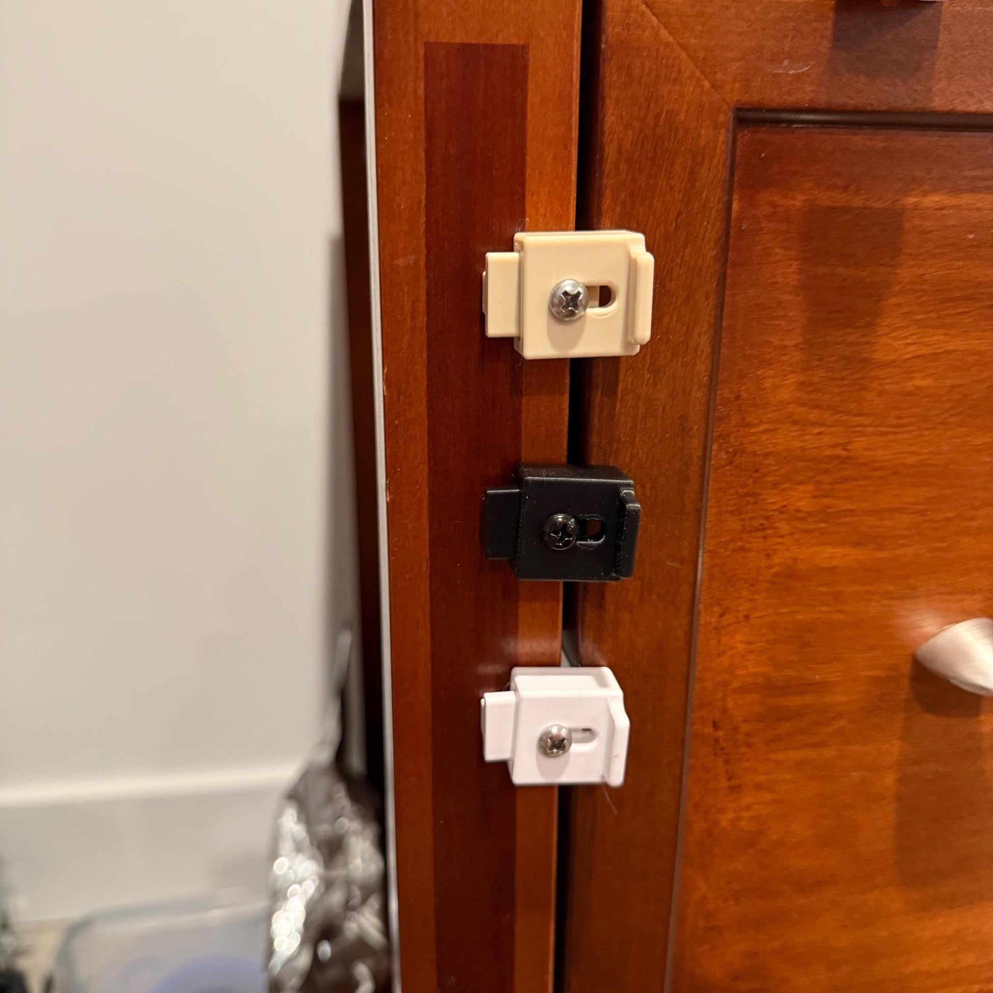 RV Cabinet Drawer/Door travel latches for flush fitting doors and drawers. (4-pack)